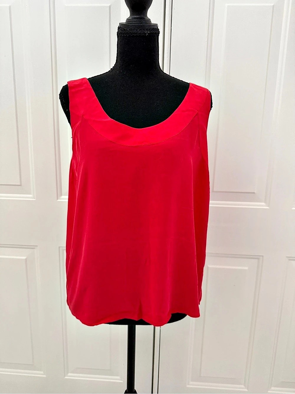Autograph Silk Scoop Neck Tank Top in Red Like New